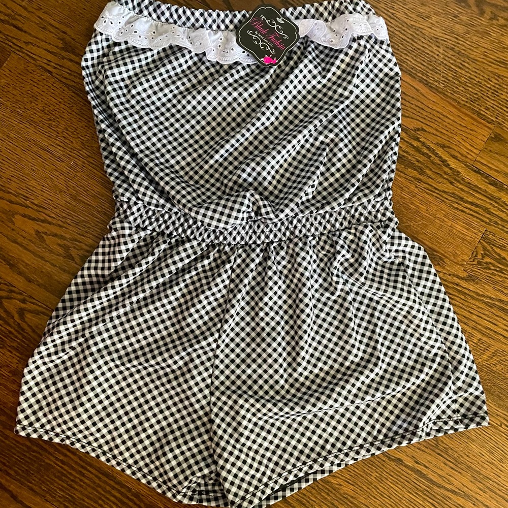 🖤 BNWT gingham romper with lace trim
